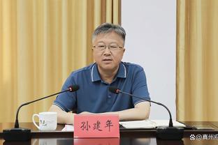 官方：卢顿与32岁右翼卫汤森续签了一份新的长期合同